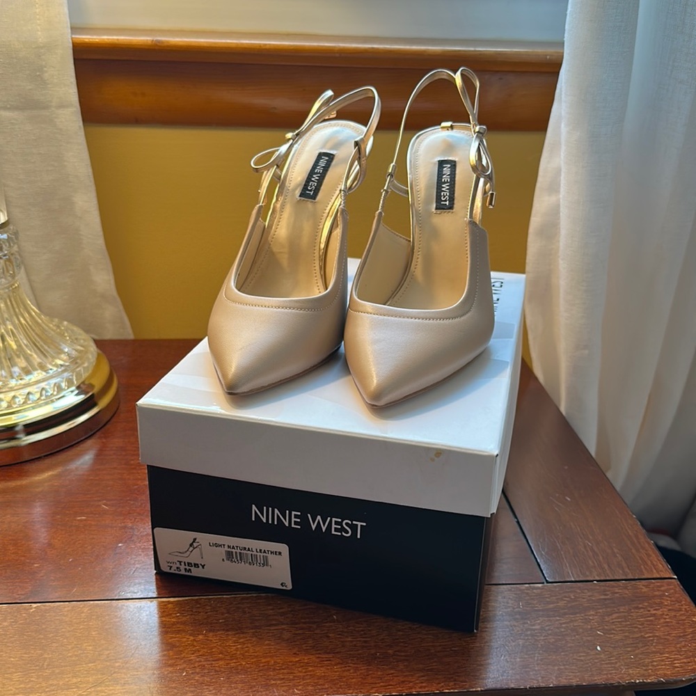 Nine West 7.5 tan heels